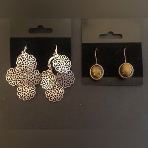 2 pairs of Earrings